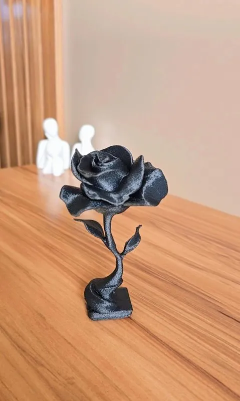 Escultura Rosa Negra Moderna