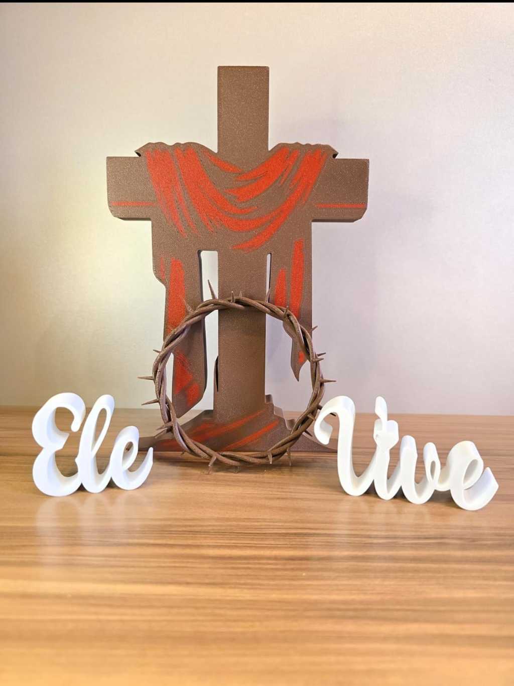 Cruz Decorativa com Coroa de Espinhos e Letreiro “Ele Vive” — Impressão 3D | Religioso  VENDIDOS SEPARADAMENTE .