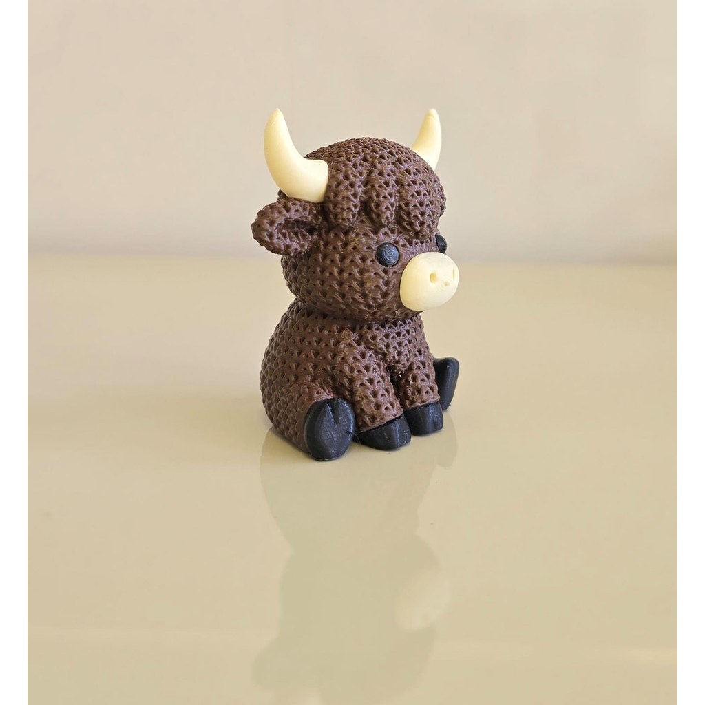 Estatueta Vaquinha Highland Fofa em Impressão 3D para Decoração de Quarto Infantil