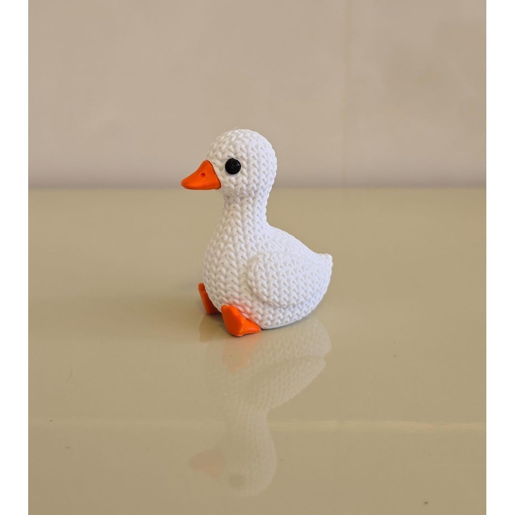 Escultura Decorativa Patinho Fofo Textura Tricô em Impressão 3D para Mesa e Estante