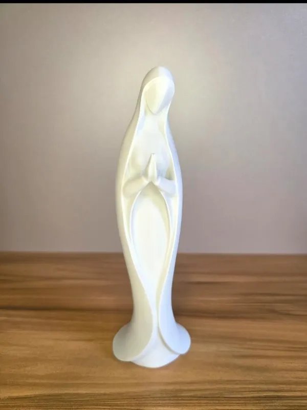 Nossa Senhora Minimalista - Escultura Decorativa Elegante