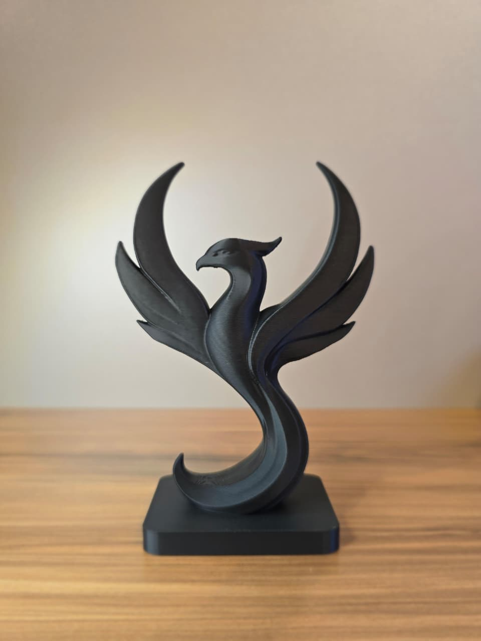 Escultura Fênix – Elegância, Renascimento e Design Moderno