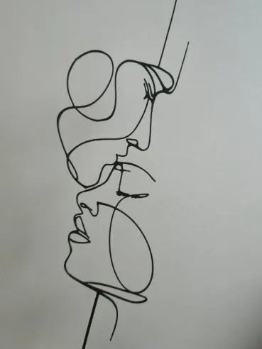 Escultura Decorativa Abstrata Face a Face – Estilo Minimalista