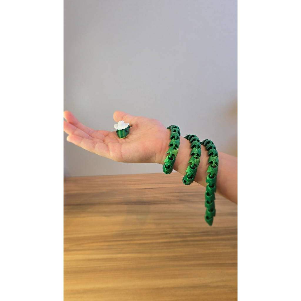 Cobra Articulada Flexível em Impressão 3D com Chapéu | Fidget Sensorial Decorativo