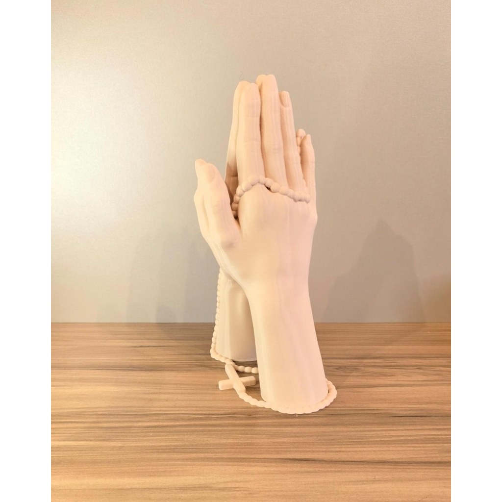 Escultura Mãos em Oração Decorativa 3D com Terço Religiosa Elegante para Sala Mesa