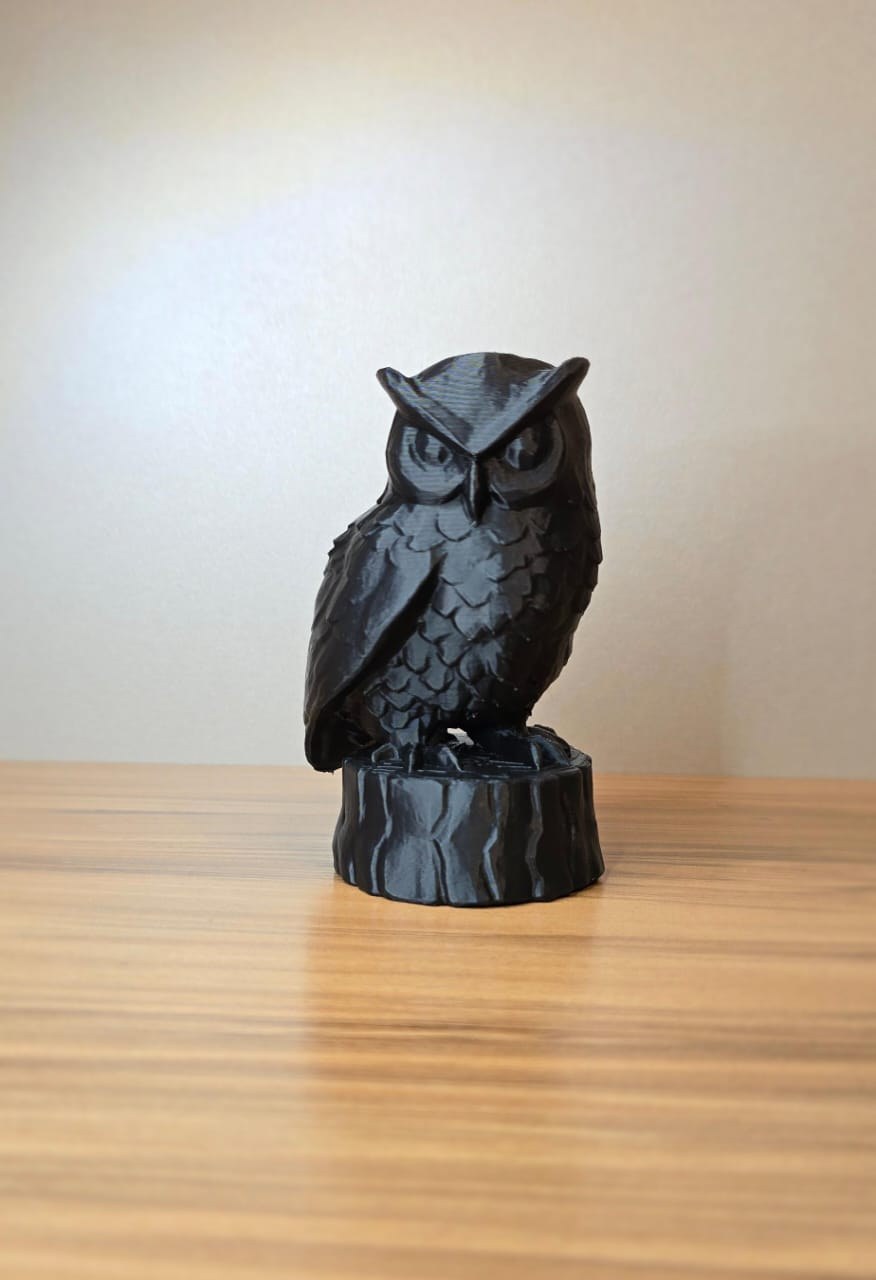 Escultura Coruja Realista Decorativa Estatueta 3D Design Moderno para Mesa e Estante