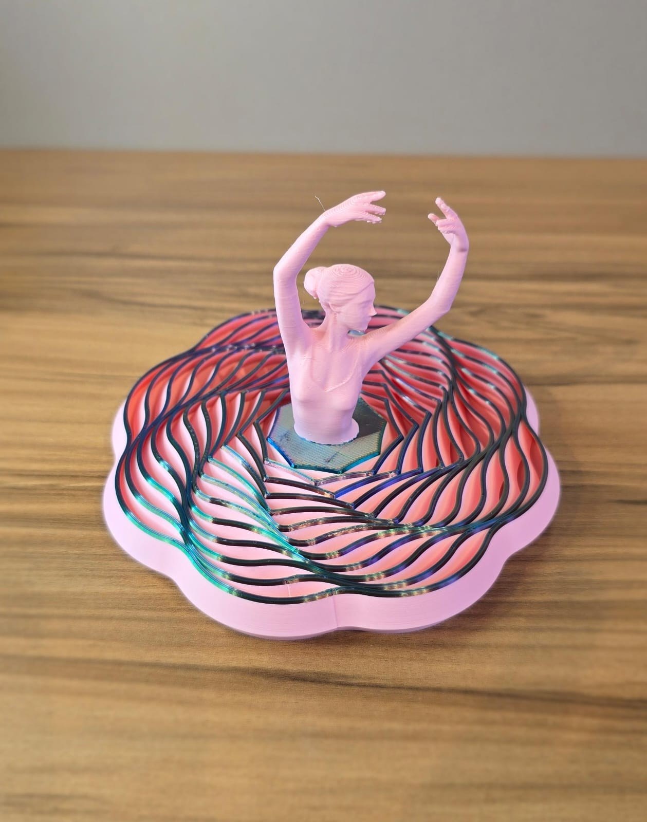 Escultura Bailarina Sensorial Decorativa Moderna Estatueta 3D Design Elegante para Mesa e Ambiente