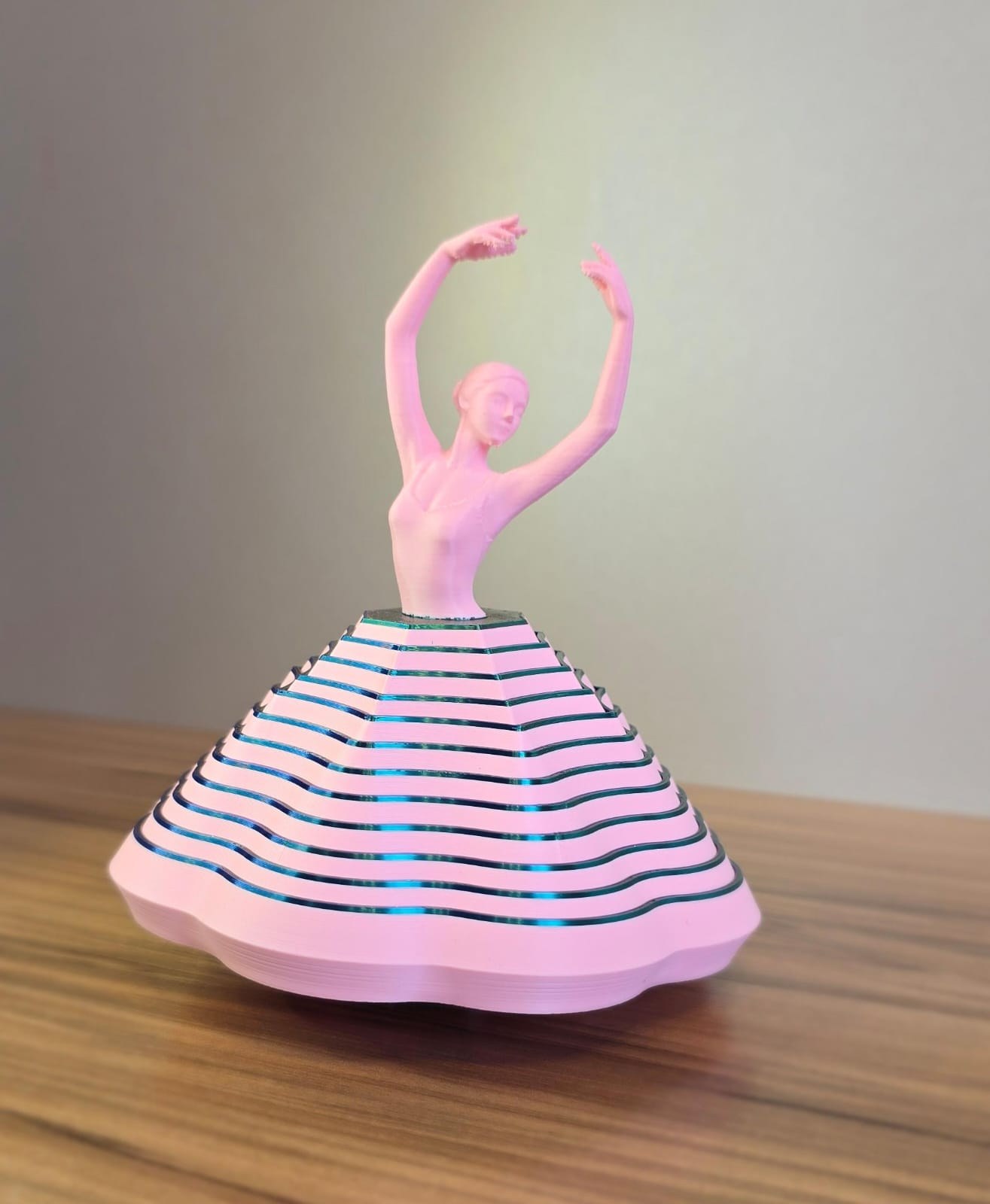 Escultura Bailarina Sensorial Decorativa Moderna Estatueta 3D Design Elegante para Mesa e Ambiente