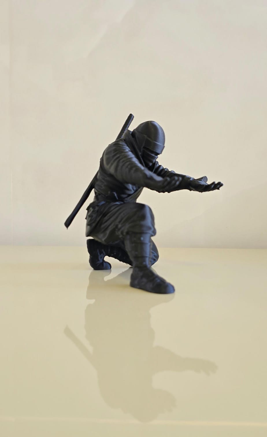 Suporte de Caneta Ninja Samurai Estatueta Decorativa Mesa Escritório Design Exclusivo