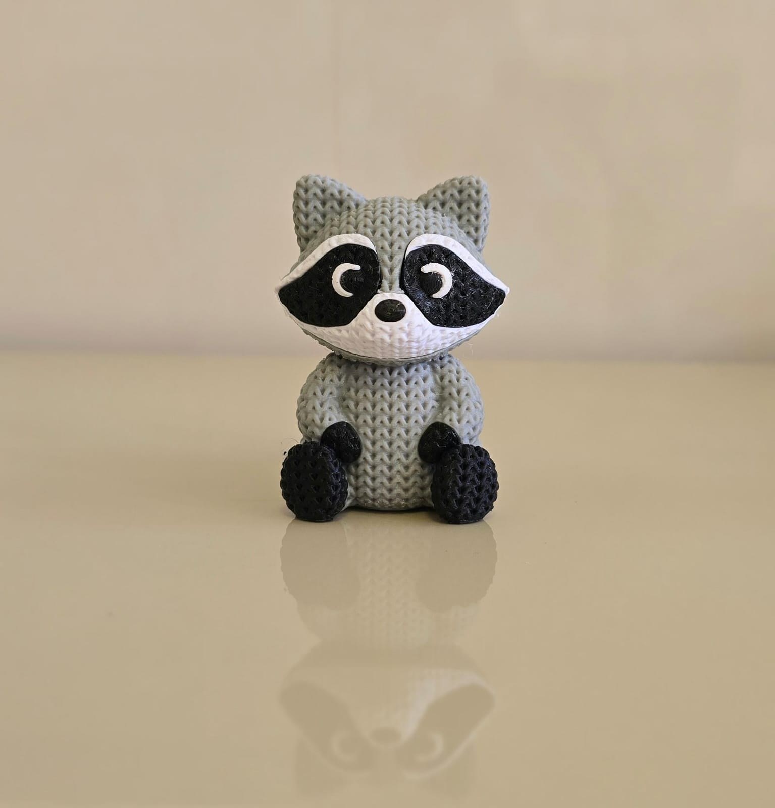 Mini Escultura de Guaxinim Fofo Textura Tricot Decoração Infantil em Impressão 3D