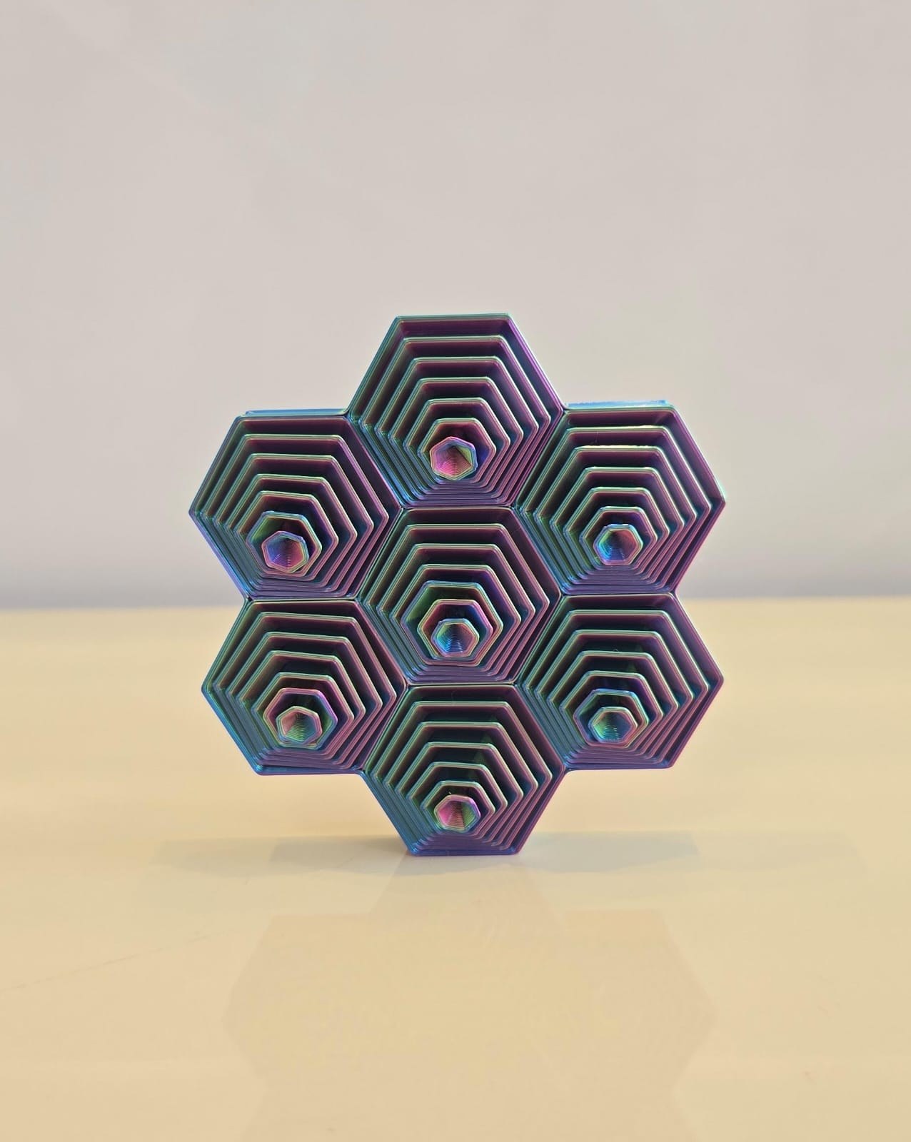 Brinquedo Sensorial Hexagonal Articulado Design Geométrico em Impressão 3D para Foco