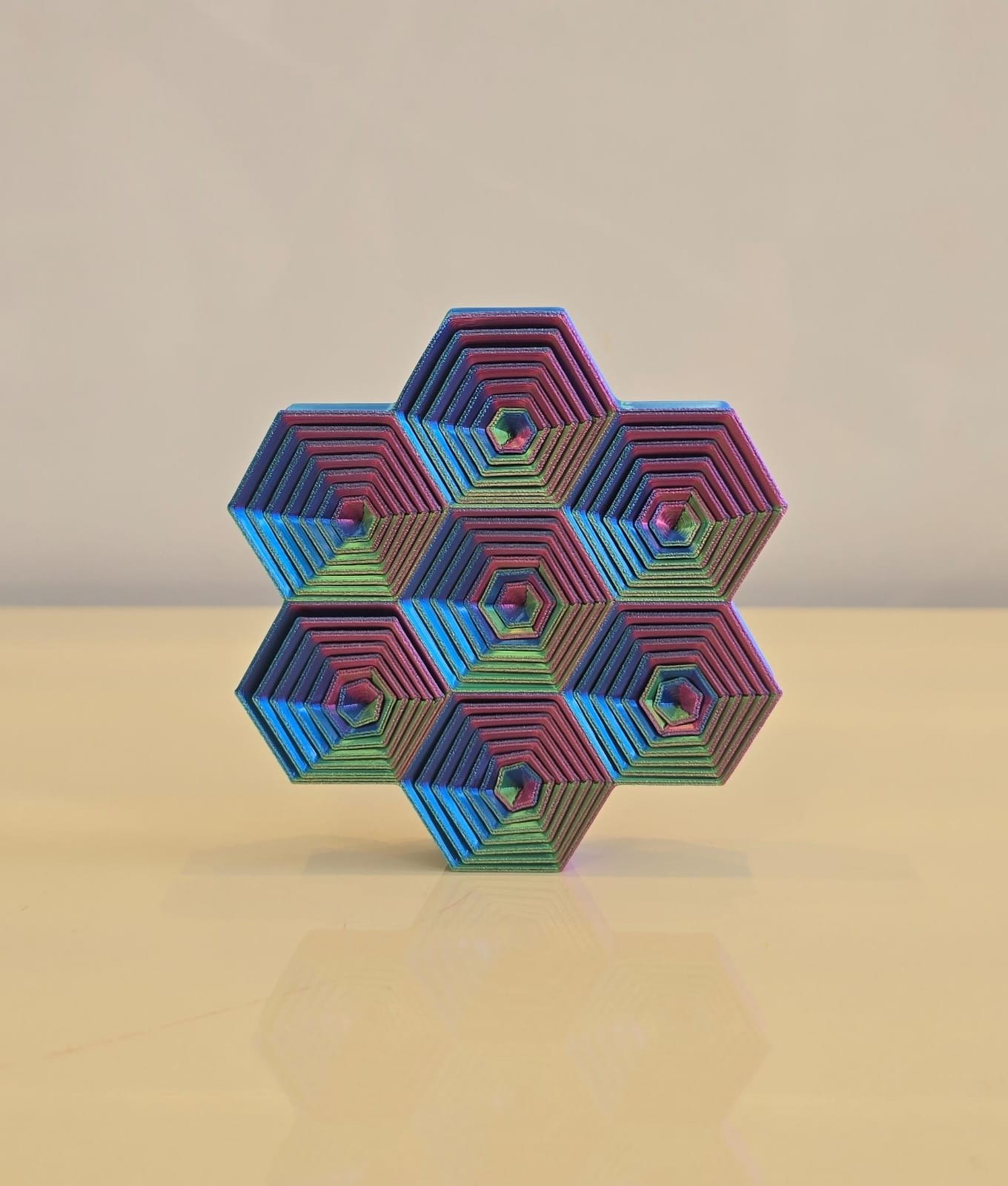 Brinquedo Sensorial Hexagonal Articulado Design Geométrico em Impressão 3D para Foco