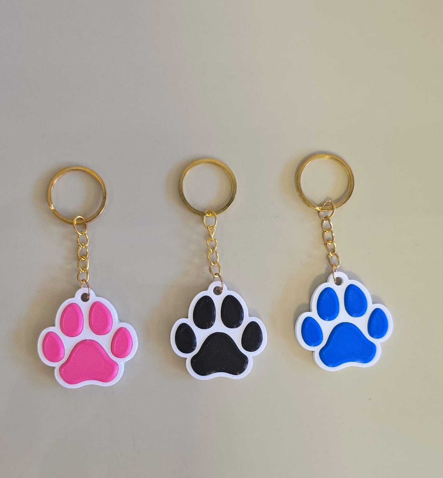 Chaveiro Patinha Pet em Impressão 3D Colorido com Argola Dourada para Chaves e Bolsas
