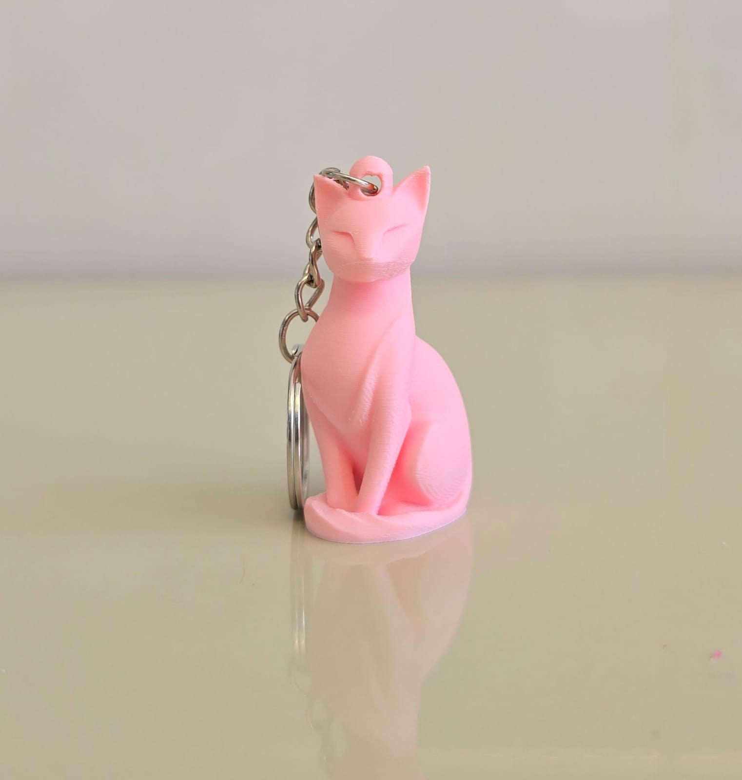 Chaveiro Gato Sentado Estilo Minimalista Design Moderno Impressão 3D para Bolsas e Chaves