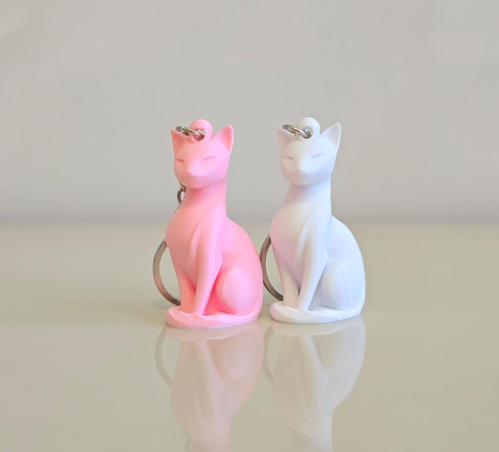 Chaveiro Gato Sentado Estilo Minimalista Design Moderno Impressão 3D para Bolsas e Chaves