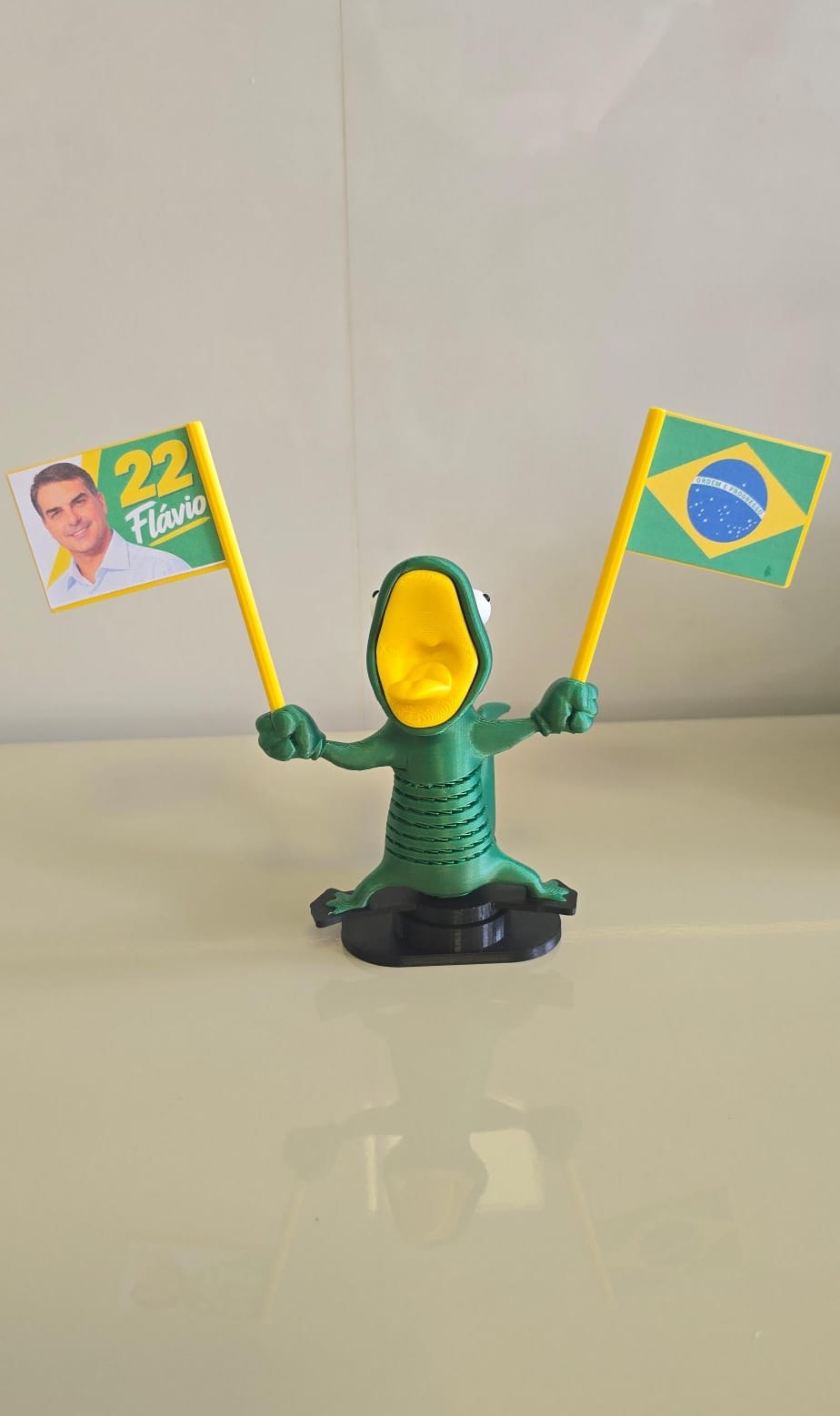 Lagarto Patriota 22 ou 13 com Bandeiras Brasil e Candidato, Suporte Moto, Impressão 3D