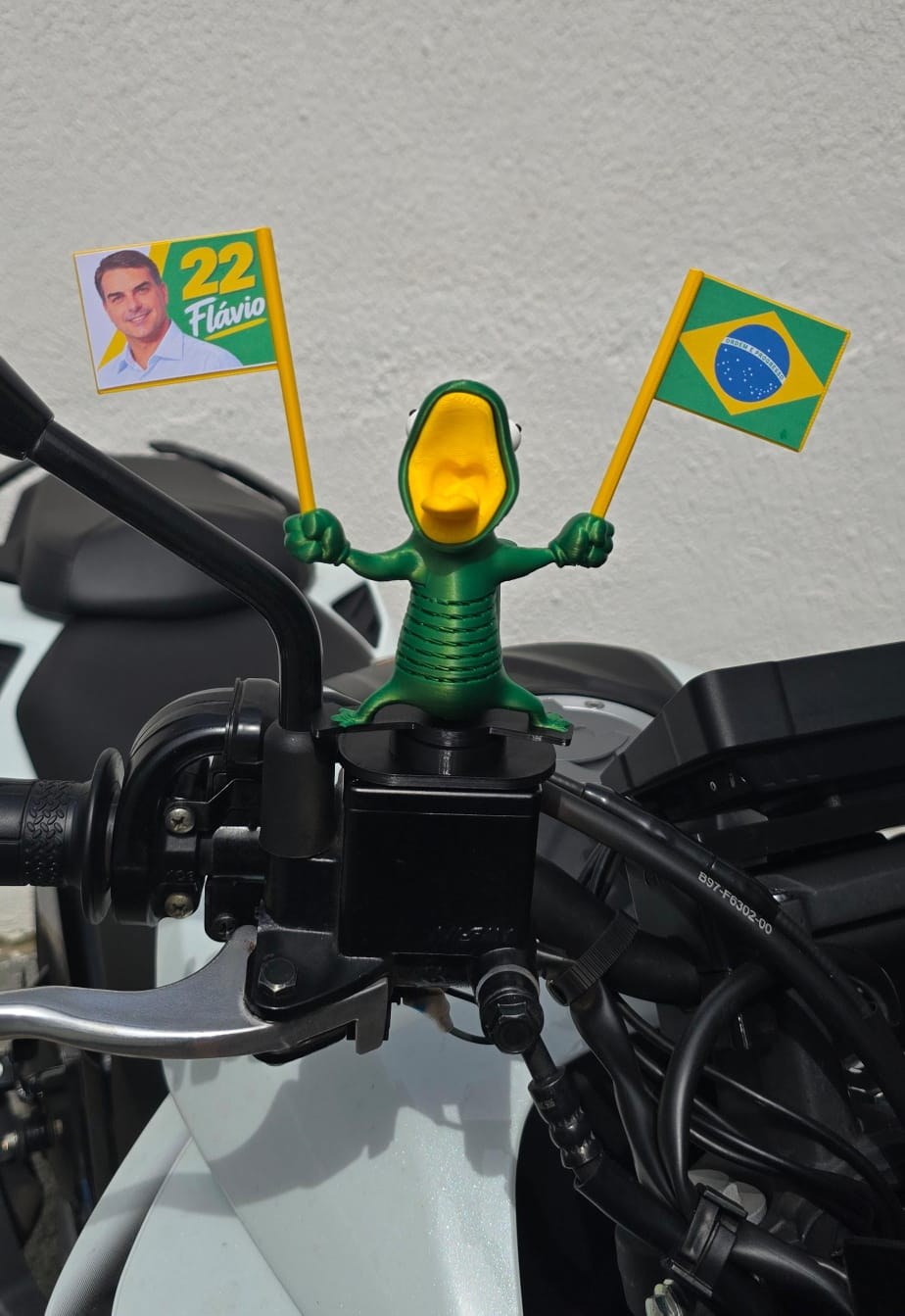 Lagarto Patriota 22 ou 13 com Bandeiras Brasil e Candidato, Suporte Moto, Impressão 3D