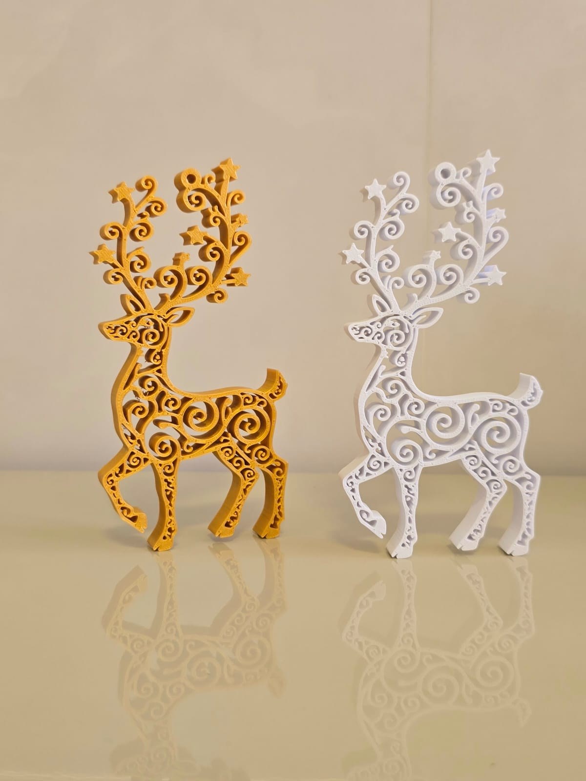 Rena Decorativa de Natal em Impressão 3D com Design Vazado Elegante para Mesa e Aparador
