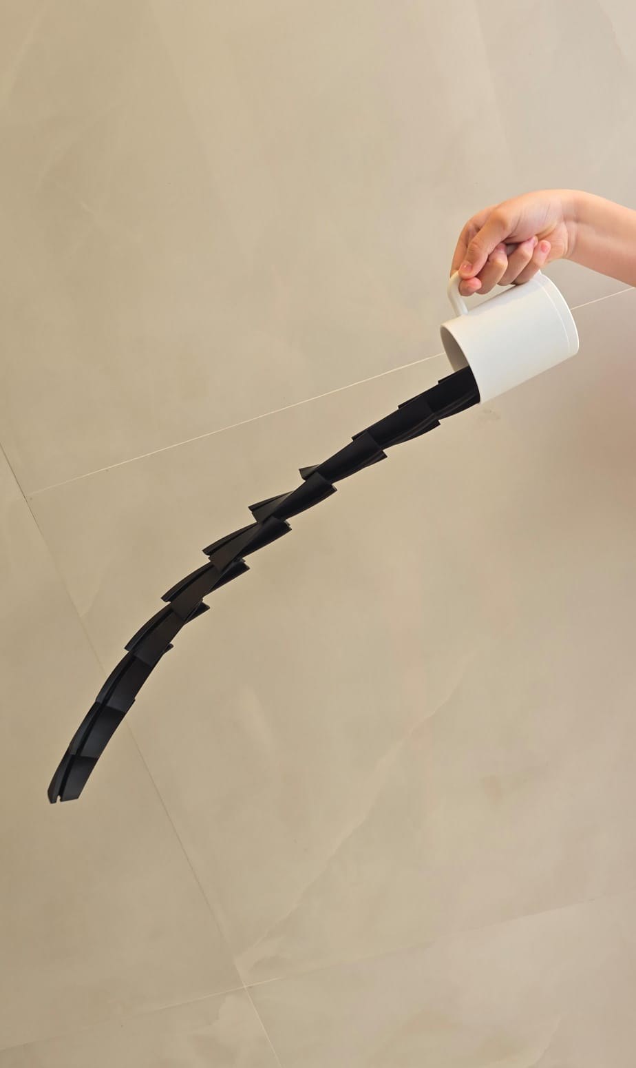 Caneca Surpresa com Efeito Articulado Flexível Design Criativo para Café Divertido